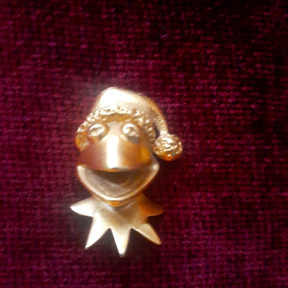 Vintage Kermit The Frog  goldtone pin.